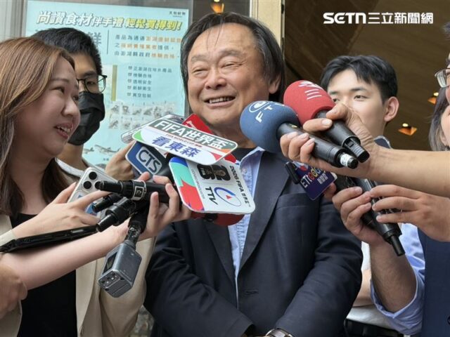 台灣新聞通訊社-黃世杰「18歲青澀照」帥到網讚嘆　王世堅看照片嚇一跳：這梁朝偉吧！