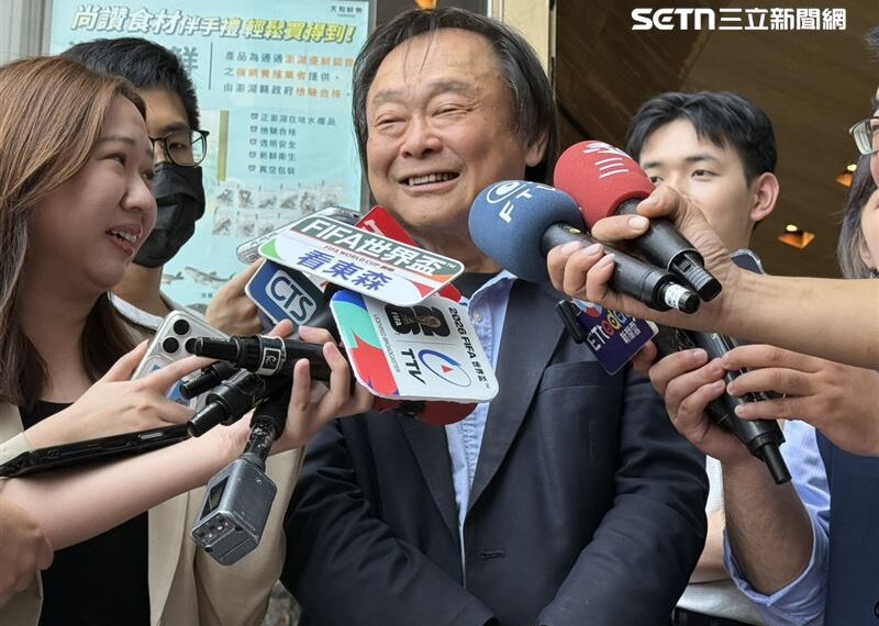 台灣新聞通訊社-黃世杰「18歲青澀照」帥到網讚嘆　王世堅看照片嚇一跳：這梁朝偉吧！
