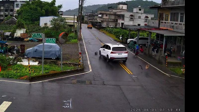 台灣新聞通訊社-快訊／宜蘭死亡車禍！休旅車撞飛電輔車　82歲阿嬤搶救不治