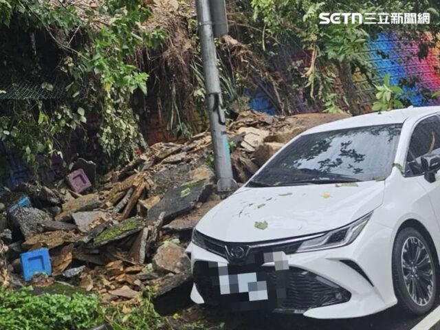 台灣新聞通訊社-8公尺巨石砸車！12縣市豪、大雨特報　北市成功路土石滑落