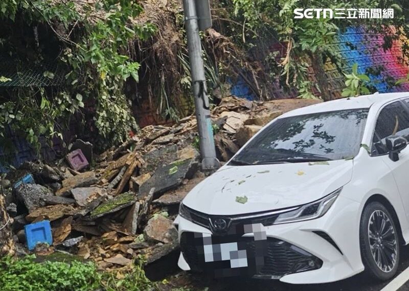 台灣新聞通訊社-8公尺巨石砸車！12縣市豪、大雨特報　北市成功路土石滑落