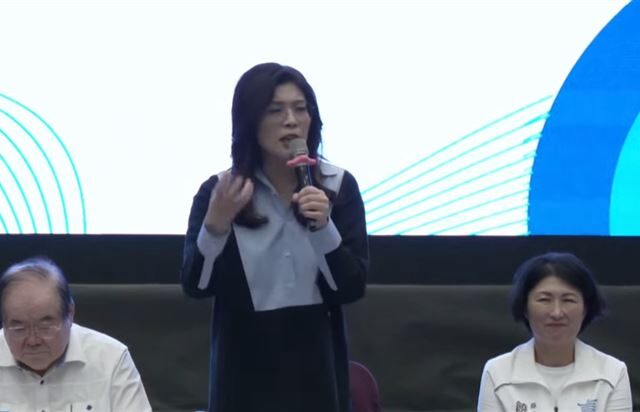 台灣新聞通訊社-首場行動中常會！鄭麗文同台饒慶鈴挺鳳梨釋迦：梁文傑扣紅帽子有天理？