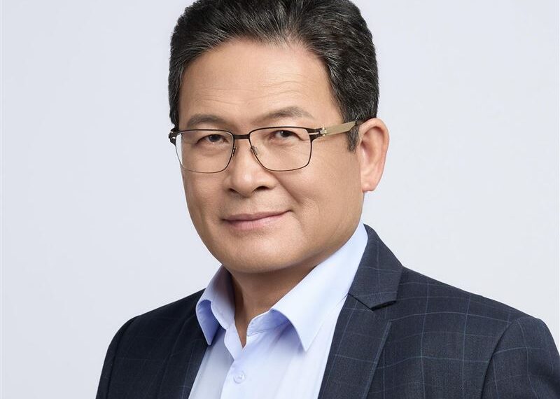 台灣新聞通訊社-邱建富喊退黨選彰化！支持者灌爆臉書轟「背骨仔」：不要鬧了好嗎