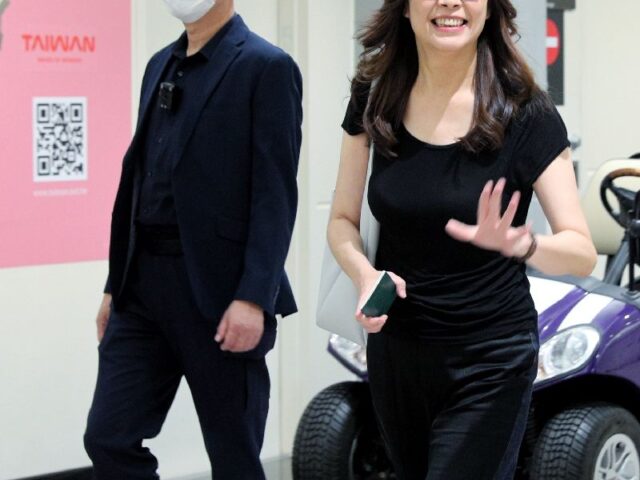 台灣新聞通訊社-鄭麗文結束訪美返台！被問「出訪成果」僅8字回應