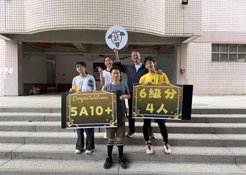 台灣新聞通訊社-成績出爐！「5A10+、作文滿級分」新竹市18人奪全國榜首　比去年多13人