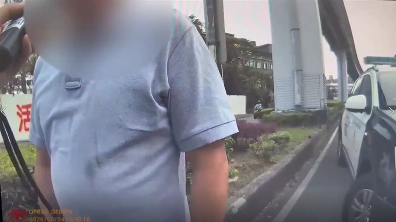 台灣新聞通訊社-打擊酒駕！新店警10分鐘連攔2件　查獲易肇禍大貨車駕駛送辦