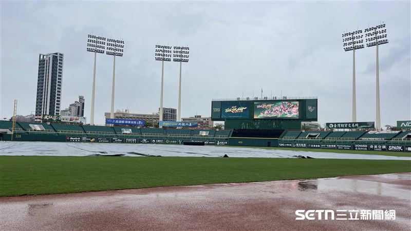 台灣新聞通訊社-中職／高雄大雨下不停！台鋼連2日延賽　和味全前2名之爭週末再戰