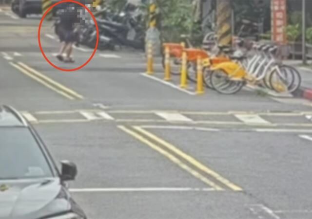 台灣新聞通訊社-內湖驚傳「怪客衝國小操場」隨機攻擊？家長嚇瘋通報　背後真相曝光