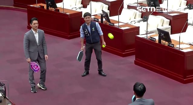 台灣新聞通訊社-總質詢打匹克球！陳宥丞揪「蔣萬安對打」：殷瑋一起打
