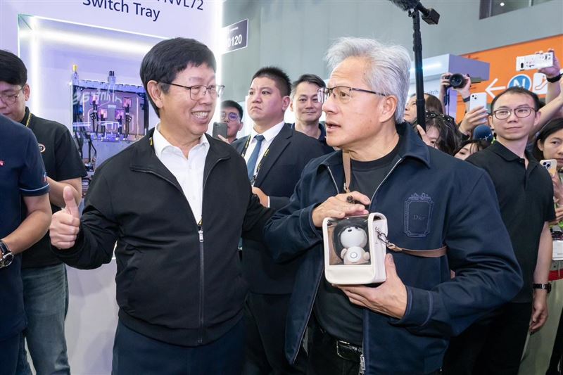 台灣新聞通訊社-快訊／AI機櫃發威！前5月賺3.8兆　鴻海交出爆表成績