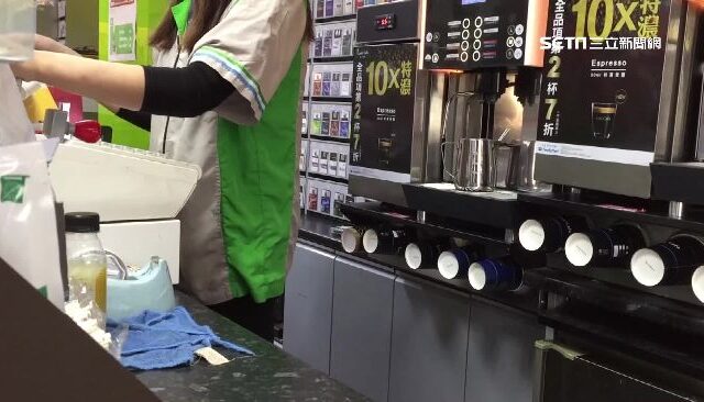 台灣新聞通訊社-飲料界囤貨王？全家「這款茶」遭瘋搶　眾人暴動：直接訂8箱