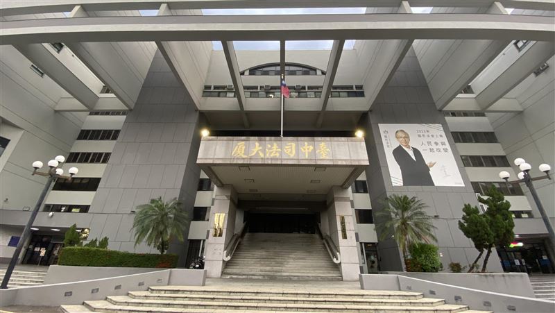 台灣新聞通訊社-誆騙訓練「抓龍筋」！推拿師下秒性侵男熟客　女兒在隔壁床照伸魔爪