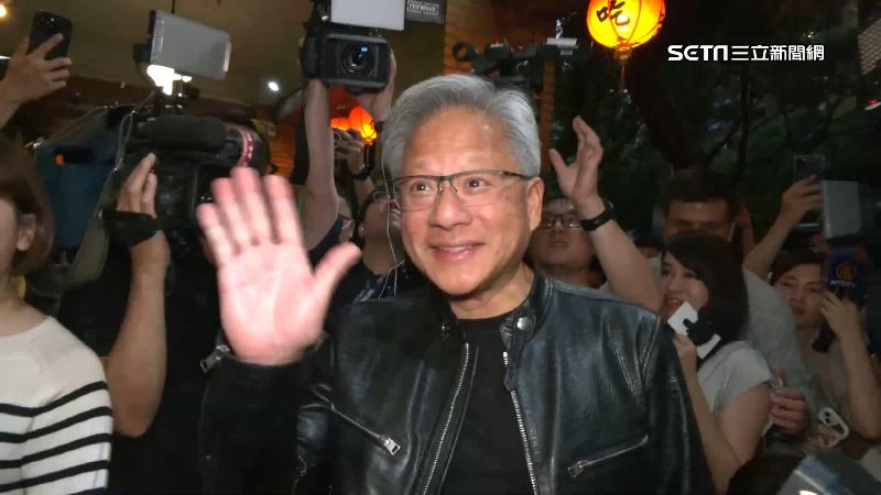 台灣新聞通訊社-請黃仁勳簽名「補財庫」！見空錢包他喊這句　網全笑翻