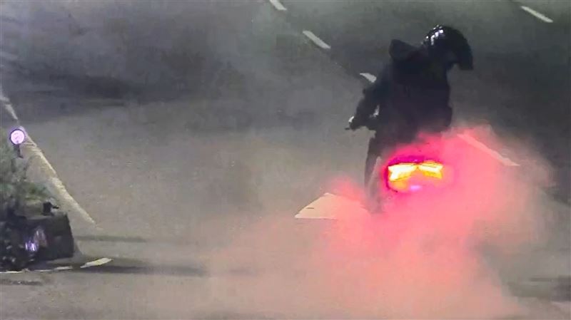 台灣新聞通訊社-飆車族深夜擾民疑毒駕!林口警兵分11路逮10人 查扣改裝車喪屍毒罰98萬