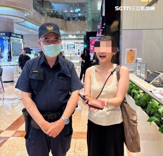 台灣新聞通訊社-來台自由行首日！狂嗑北市美食掉皮夾　捷警尋回韓正妹展笑顏