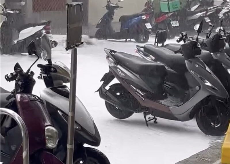 台灣新聞通訊社-台中暴雨出奇景！街道竟變「巨型泡泡浴」現場　消防局緊急澄清了