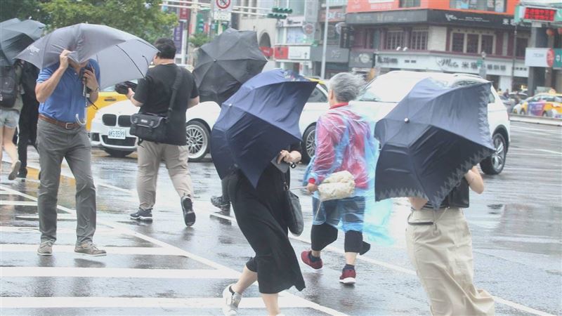台灣新聞通訊社-連續降雨引爆同居無名火　專家揭梅雨季生理焦慮三招化解摩擦