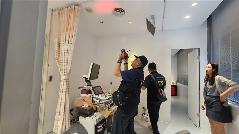台灣新聞通訊社-快訊／送子鳥爆診間裝針孔！偷拍疑雲擴大　總院長賴興華30萬交保