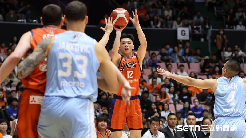 台灣新聞通訊社-PLG／關達祐關鍵2罰不進　李家慷把握機會助領航猿逼進延長賽