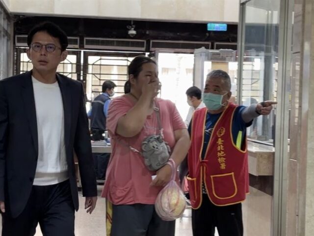 台灣新聞通訊社-黃國昌現身北檢　被告身分應訊