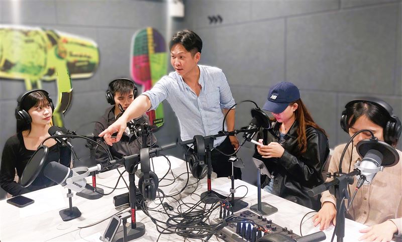 台灣新聞通訊社-暑假變身職場即戰力！YS營隊「大英雄天團3」引領青年迎戰AI浪潮