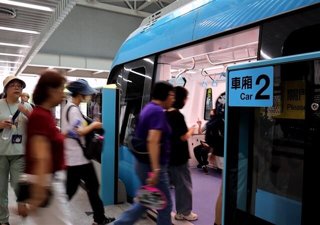 台灣新聞通訊社-新北捷運三鶯線今天「2千人」試乘　市府公開成果：開開心心沒漏水！