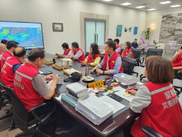 台灣新聞通訊社-屏東下午2時停班課引民怨　周春米：深感抱歉