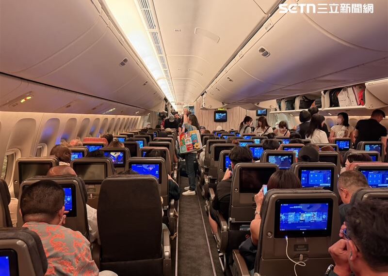 台灣新聞通訊社-出國搭機必看！專家點名飛機「這一排」是大地雷　異味噪音夾擊超崩潰