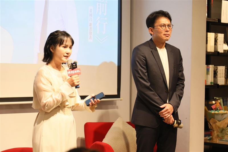 台灣新聞通訊社-學者曝這事:我見過兩個黃國昌,但其實是同一個人