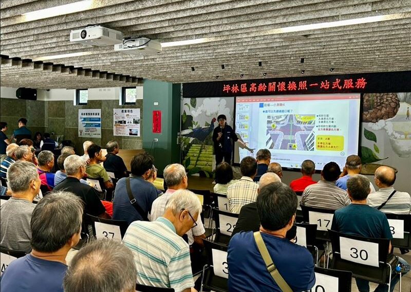 台灣新聞通訊社-開車40年懂交通？全台逾7千長輩已換照 老司機上完課驚認：好多規定變了