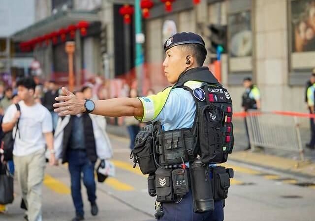 台灣新聞通訊社-香港獵人書店負責人被捕　獲准交保離開警署