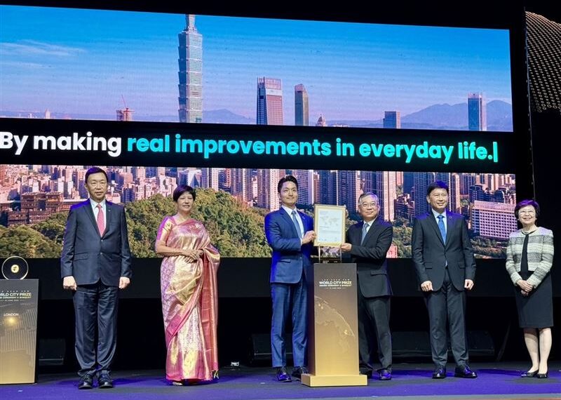 台灣新聞通訊社-蔣萬安新加坡領獎返台！曝演唱會經濟值得台北借鏡