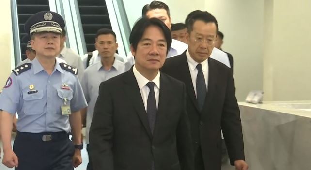 台灣新聞通訊社-親赴靈堂弔唁空軍殉職飛官　賴清德被問「提前汰除T-34C初教機」反應曝