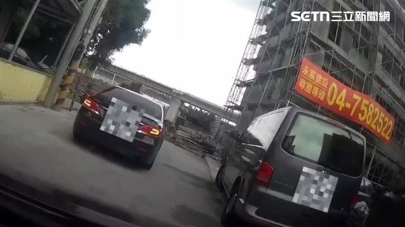台灣新聞通訊社-又是毒駕！28歲喪屍…死巷倒車「輾過員警下半身」