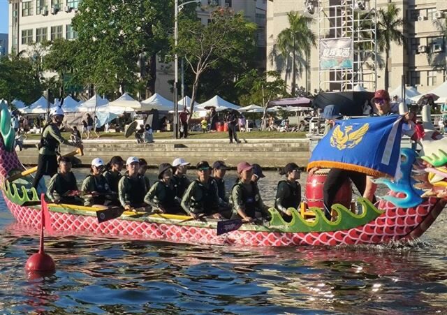 台灣新聞通訊社-首打入愛河就開掛！高雄義消總隊拔河完勝　大放異彩狂撈6獎牌