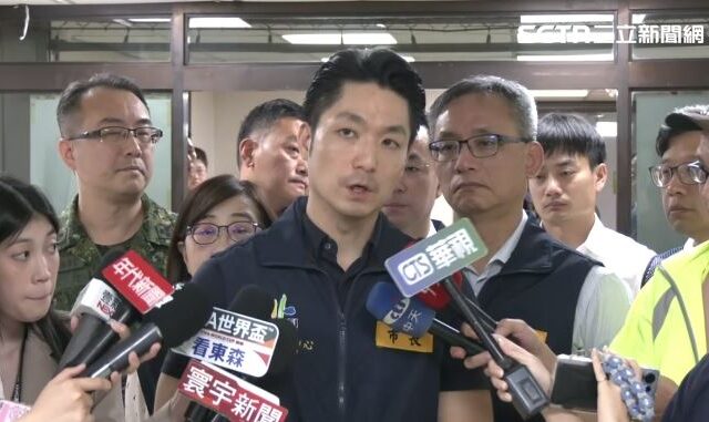 台灣新聞通訊社-暴雨田徑賽照辦！小學生「淋雨競走」2000公尺　蔣萬安：有請教育局了解