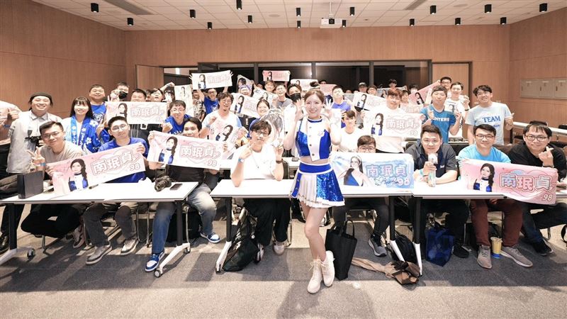 台灣新聞通訊社-南珉貞當1日店長!粉絲參加要網路抽籤 曝喝咖啡最愛「這一味」