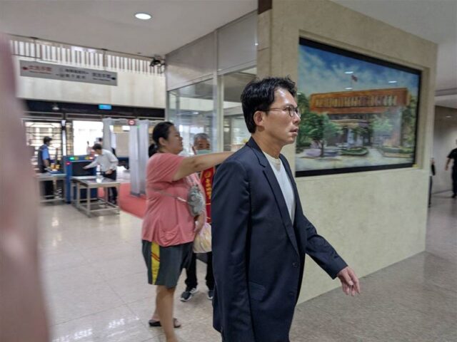 台灣新聞通訊社-狗仔案被控反滲透法、國安法　黃國昌首被傳喚！批檢浪費司法資源