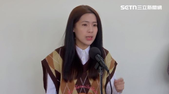 台灣新聞通訊社-嫌護照ROC太小、徐巧芯提案凍結預算100萬 作家曝悲慘案例:越大越麻煩