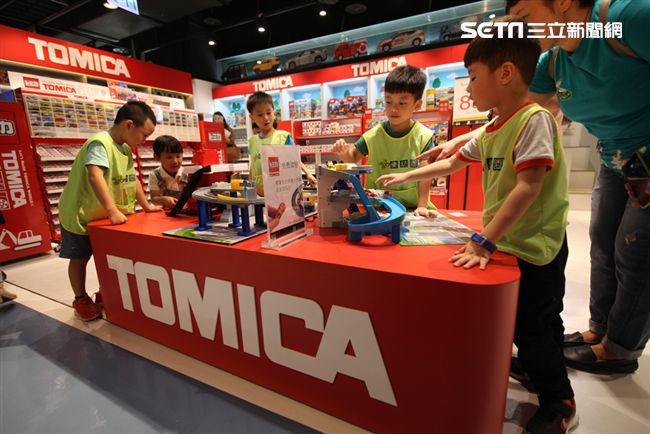 台灣新聞通訊社-家長注意!TOMICA「1夯品」爆夾傷童手指 緊急全面回收