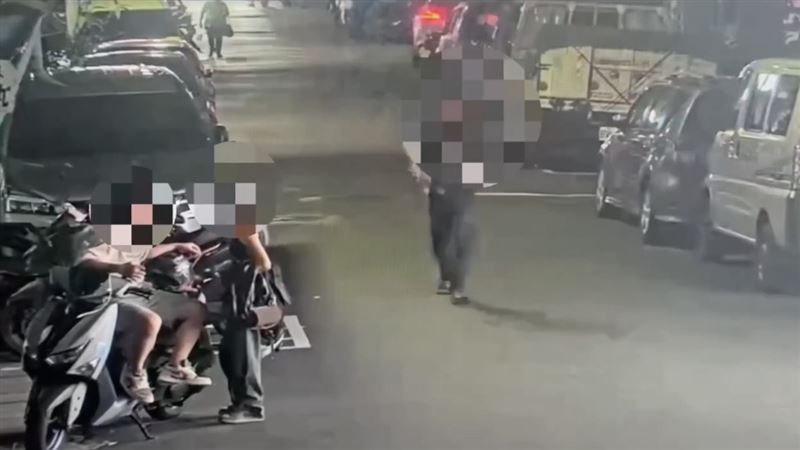 台灣新聞通訊社-萬華情侶檔挑晚餐「突遭亮刀攻擊」恐怖畫面曝光!他瞎辯:以為在吵架