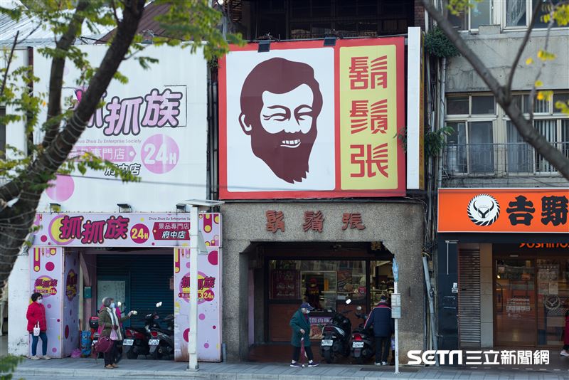 台灣新聞通訊社-鬍鬚張排骨「遭影射是合成素肉」 業者喊告:是原肉切製