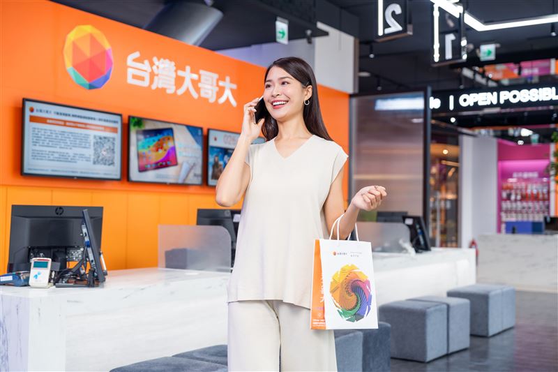 台灣新聞通訊社-台灣大哥大攻畢業季換機潮 Mac最高折31000元