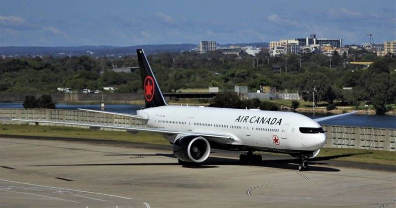 台灣新聞通訊社-機長飛一半突發病！　加航客機載61人「空中狂晃」緊急轉降