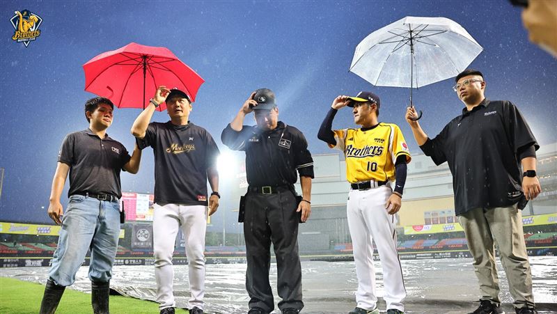 台灣新聞通訊社-中職/雨勢攪局保留比賽!兄弟拚首度3連戰橫掃落空 樂天逃過淘汰命運