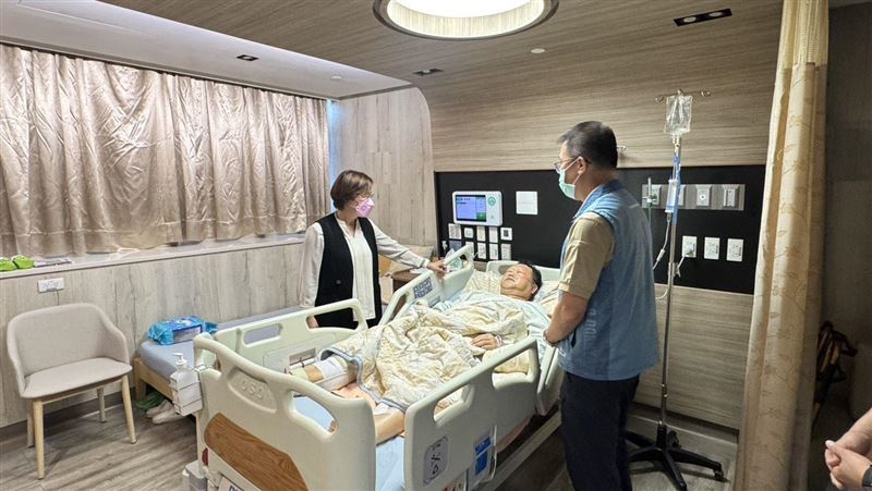 台灣新聞通訊社-輾斷警所長雙腿…毒駕男竟「拎2盒水果」突襲要和解！女兒心痛喊話法官