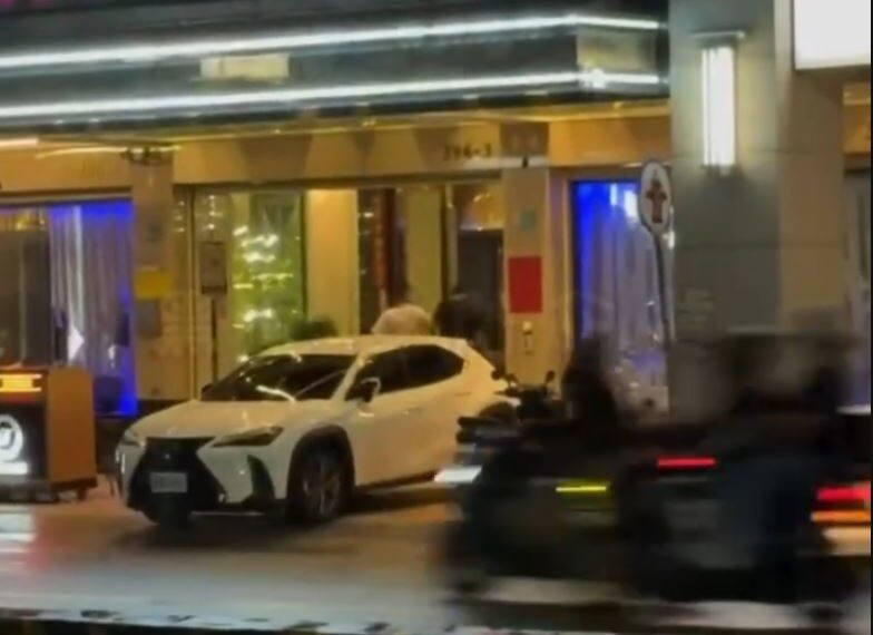 台灣新聞通訊社-20歲「黑白雙煞」上台南知名酒店：小姐不給牽、無法緊抱！氣炸砸店