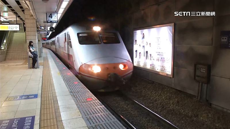 台灣新聞通訊社-快訊/台鐵新烏日站驚傳有旅客落軌!人卡自強號車底…傷勢不明