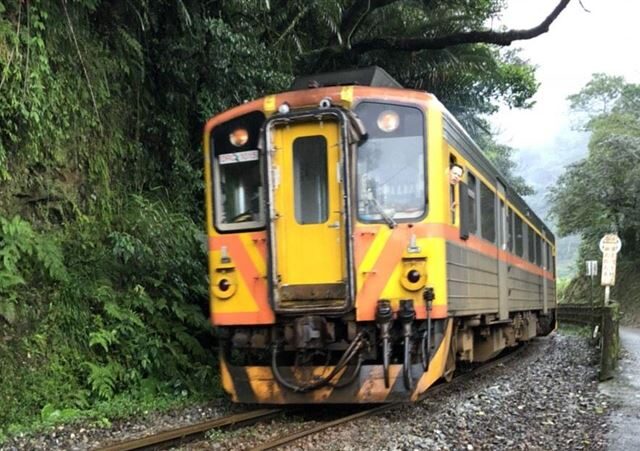 台灣新聞通訊社-新／雨量超過行動值！台鐵平溪線急改「預防性停駛」採公路接駁