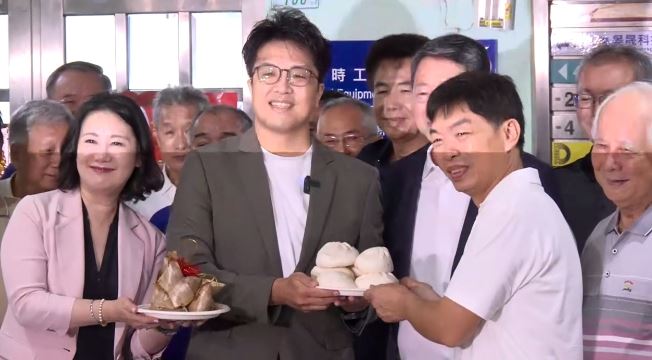 台灣新聞通訊社-柯文哲稱聽不懂「天際線」 沈伯洋提醒:這是柯任內山友們提出的路線
